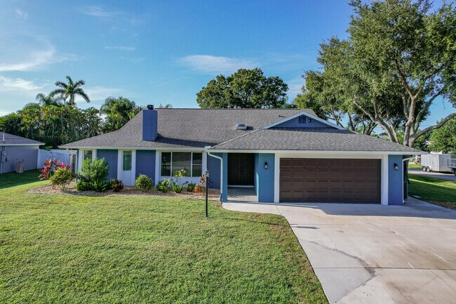 Building Photo - 842 SE Streamlet Ave