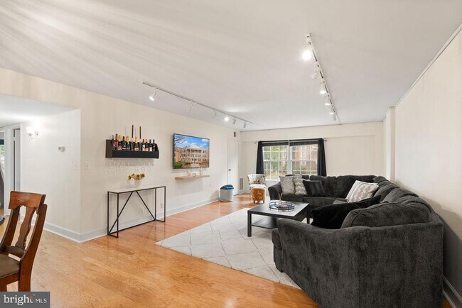 Building Photo - 7651 Tremayne Pl