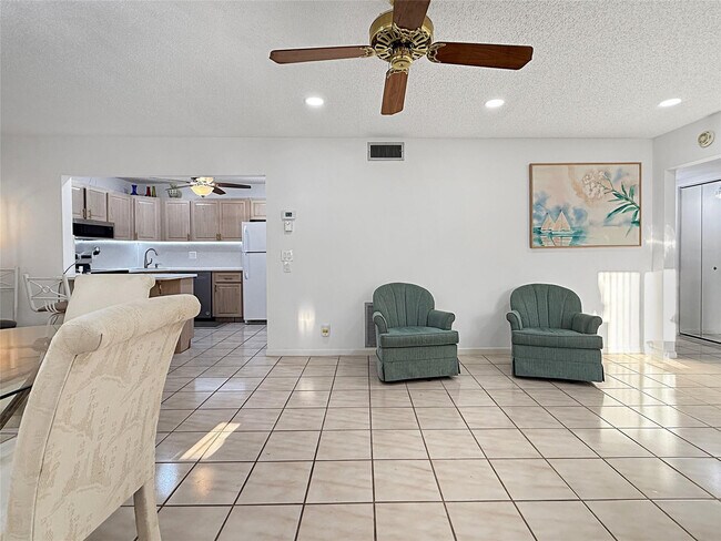 Building Photo - 301 Knotty Pine Cir