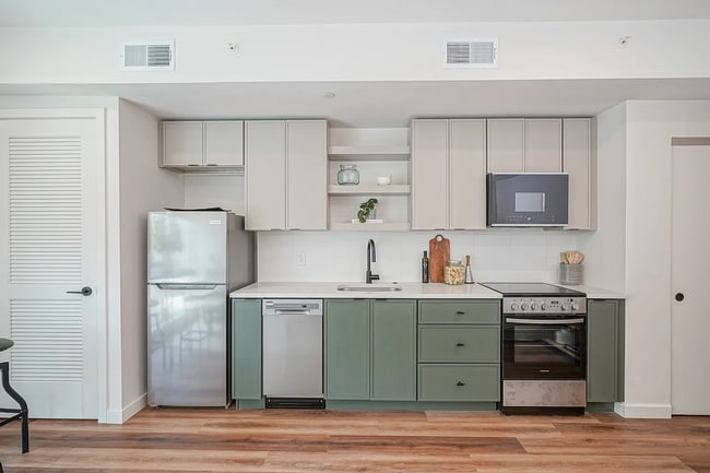 Building Photo - 1301 Bainbridge St