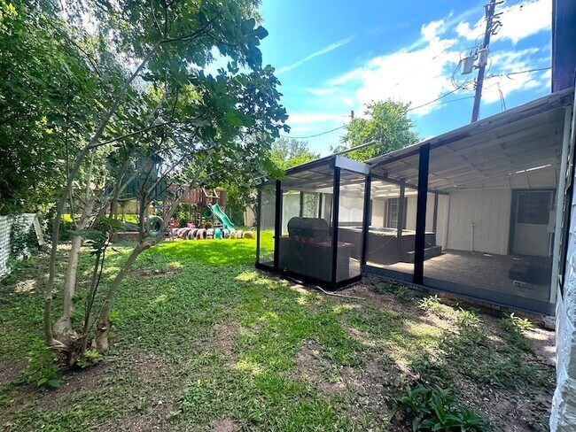 Building Photo - 1405 Westway St