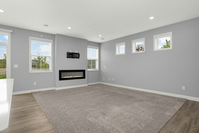 Building Photo - 6447 Inspire Cir S