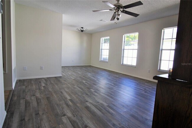 Building Photo - 390 Lilac Rd