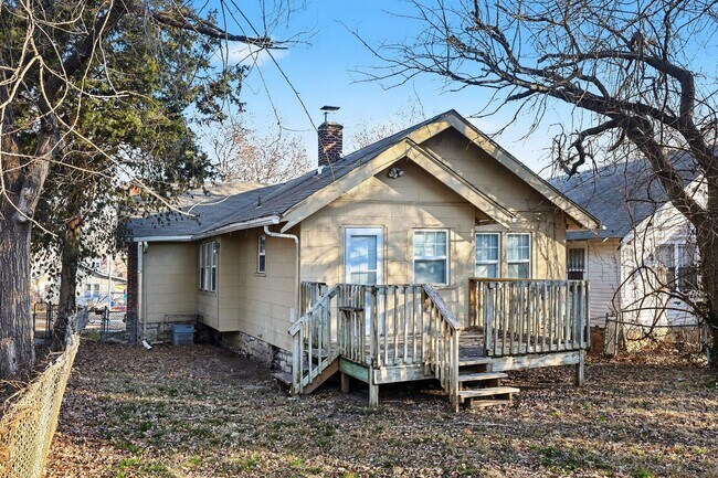 Building Photo - Beautiful 2 Bedroom 1 Bathroom house in Kansas City!