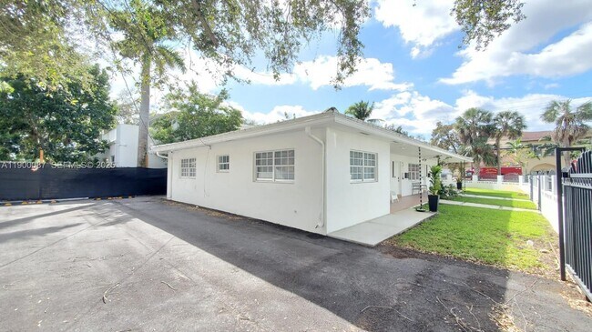 Building Photo - 510 NE 66th St