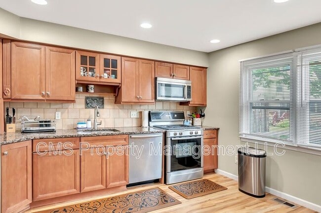 Building Photo - 22 Hickory Ct