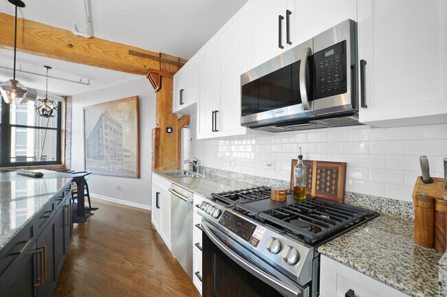 Building Photo - 520 W Huron St