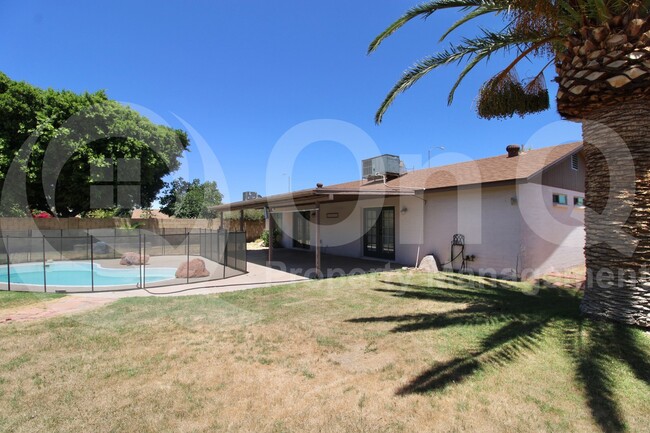 Building Photo - 946 N Ricardo Cir