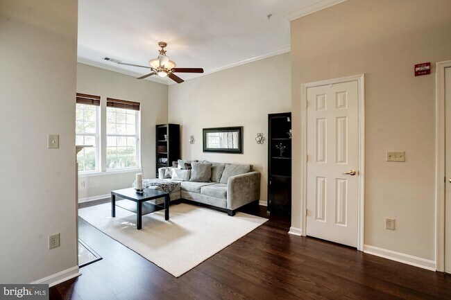 Building Photo - 4950 Brenman Park Dr