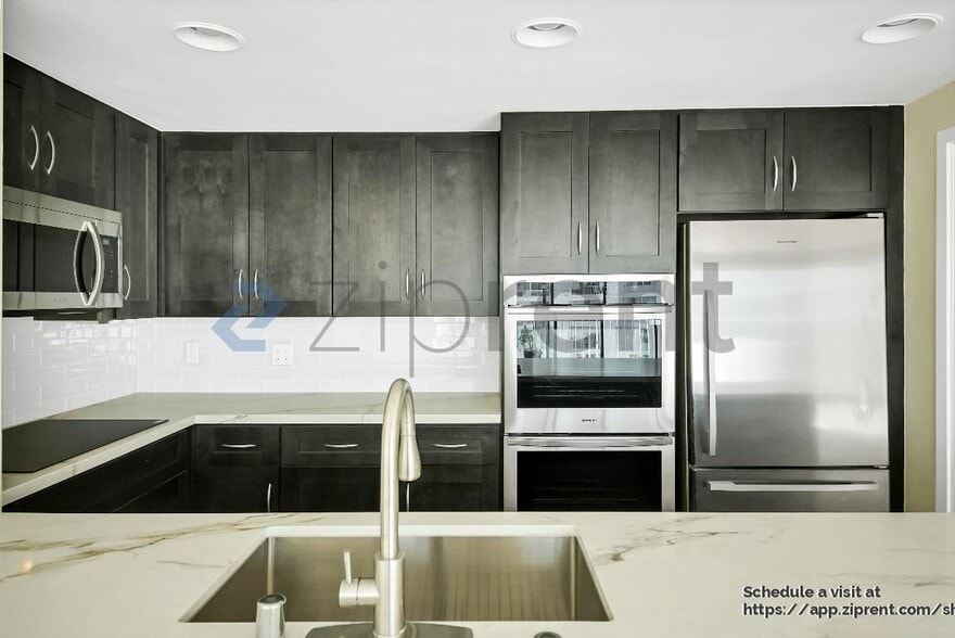 Building Photo - 2160 Century Pk E