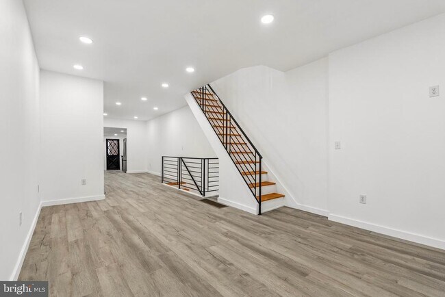 Building Photo - 2359 Ann St