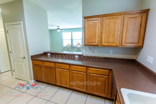 Building Photo - 13562 W Cypress St