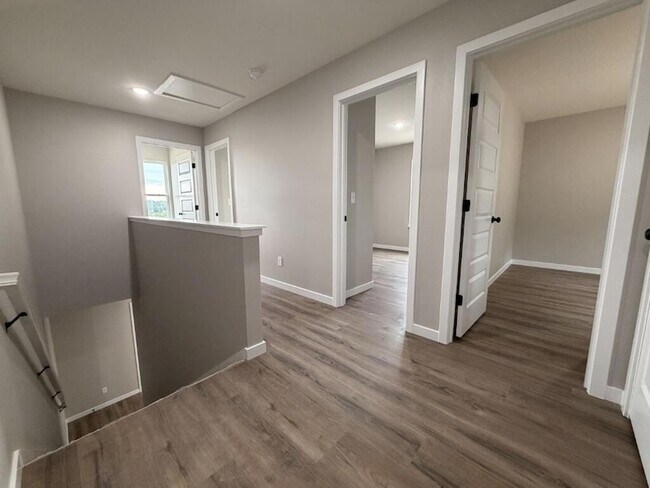Building Photo - 939 Holstein Ln