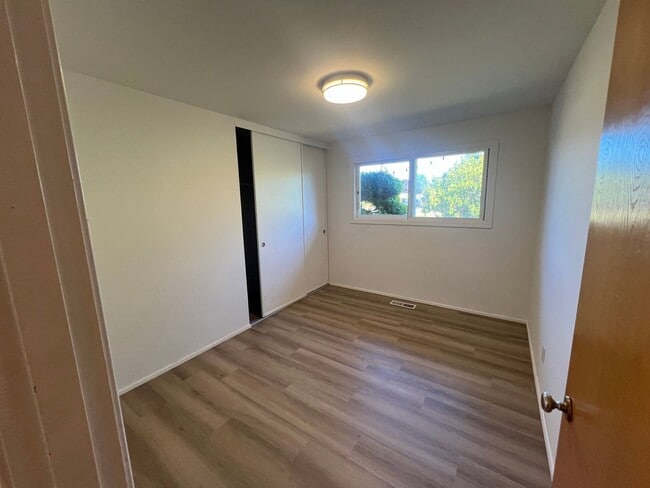 Building Photo - Charming 3-Bedroom Home with Fresh Updates