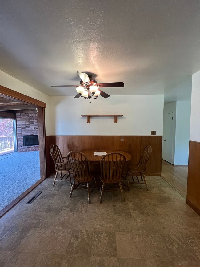 Building Photo - Beautifully Landscaped Home in Rincon Valley!