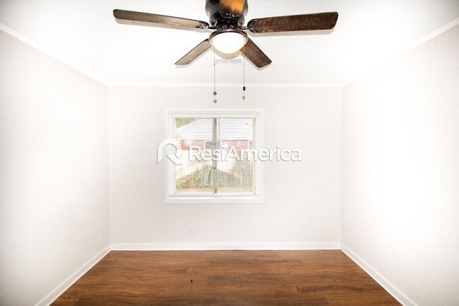 Building Photo - Newly Renovated 3/1 In 38111