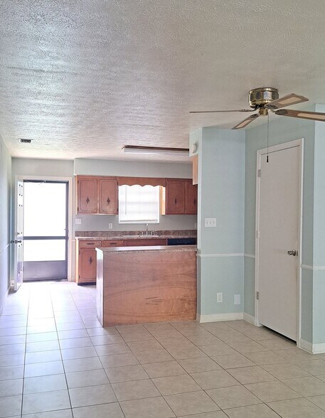 Building Photo - 3909 Ocean View Dr