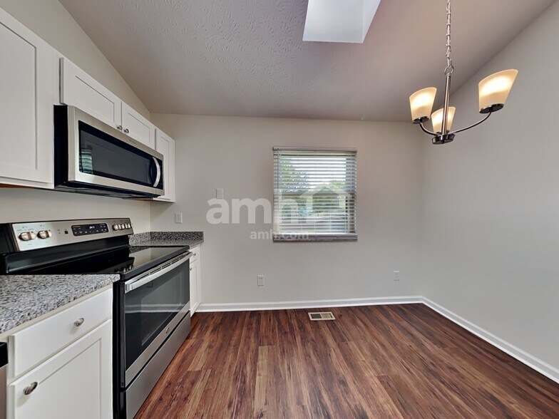 Building Photo - 730 Rothrock Dr