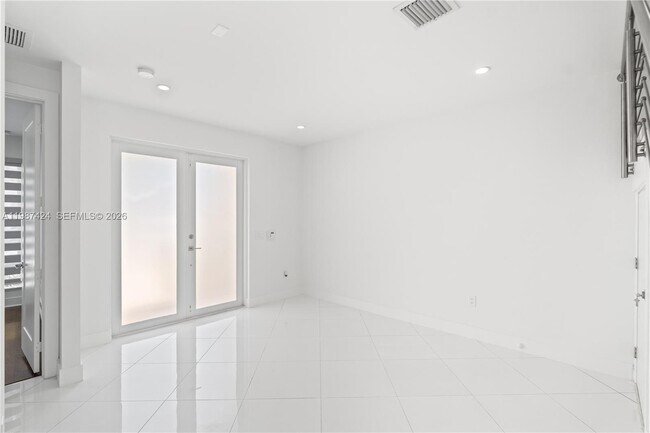 Building Photo - 6432 NW 104th Ct