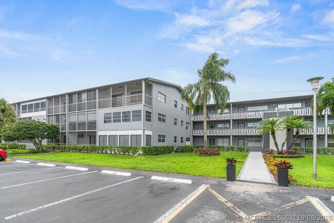 Building Photo - 175 Suffolk F