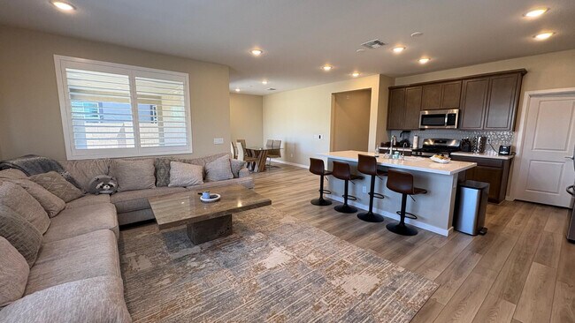 Building Photo - 17744 W Cassia Way