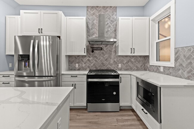 Building Photo - 640 Neil Ave