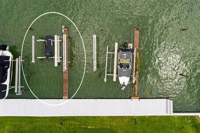 Building Photo - 222 Skiff Point