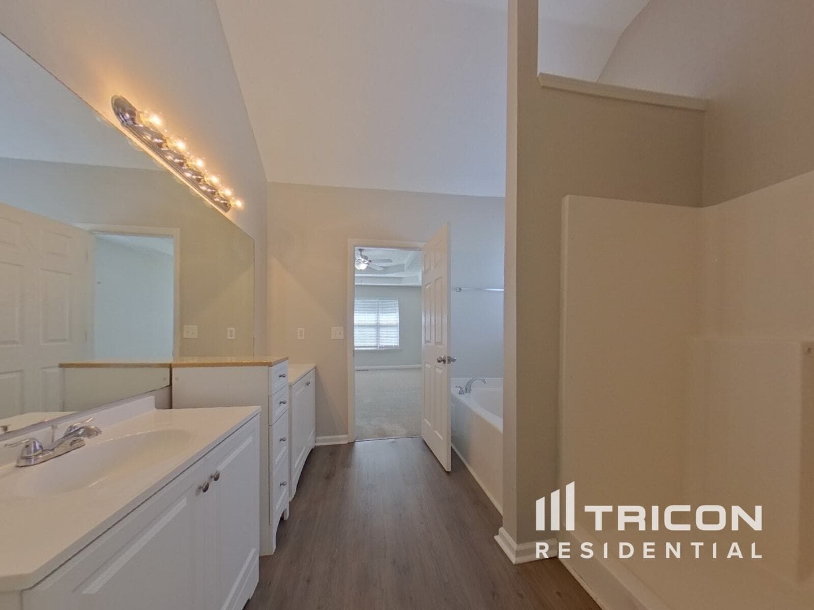 Building Photo - 6821 Hickory Hollow Dr