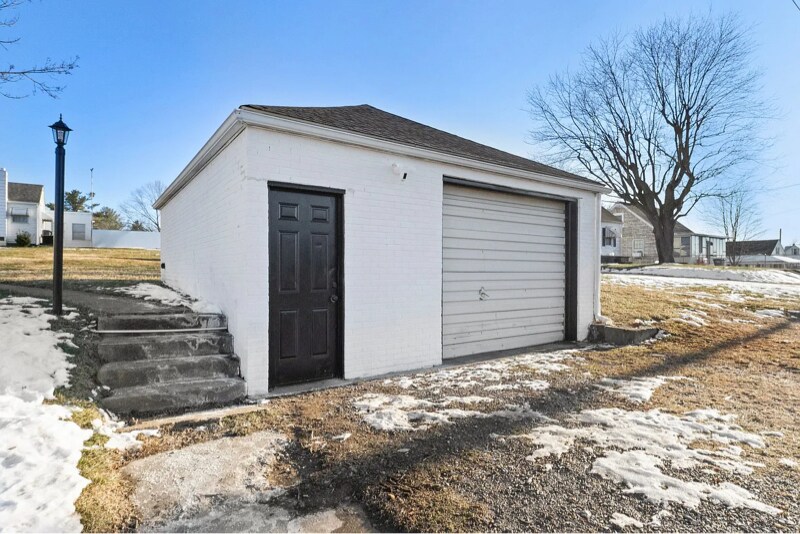 Building Photo - 701 S 2nd St