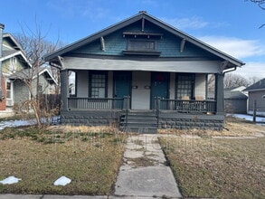 Building Photo - 422 S Glenn St