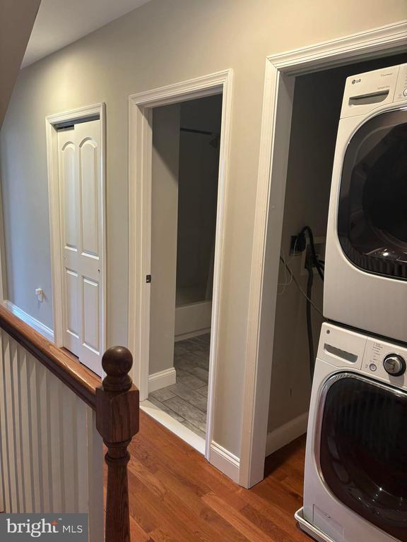 Building Photo - 411 Robert St