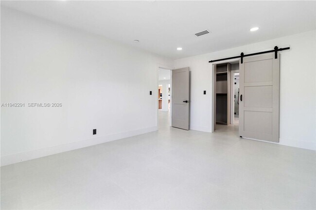 Building Photo - 5420 Lincoln St