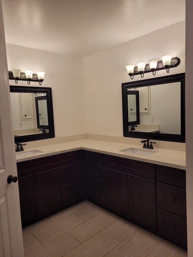 Building Photo - 2531 Turtle Creek Dr
