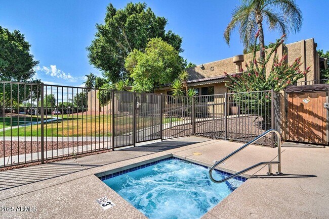 Building Photo - 3825 E Camelback Rd