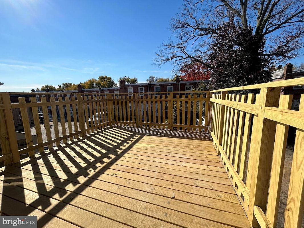 Building Photo - 522 S 3rd St