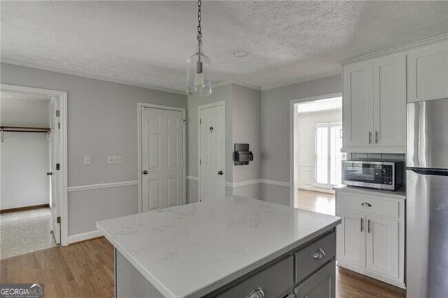 Building Photo - 766 Chesterfield Dr