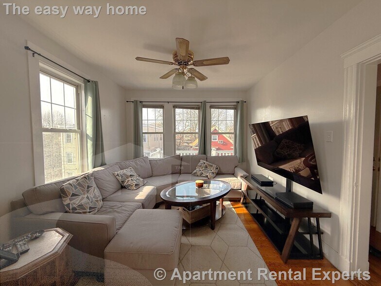 Building Photo - 74 Newbury St