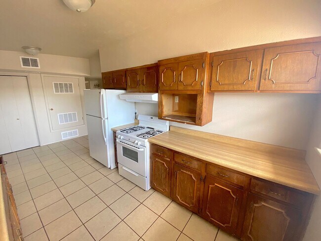 Building Photo - Northeast El Paso 4bed/2bath