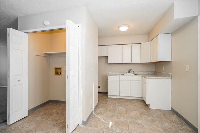 Building Photo - 6274-6280 CHERYLBROOK