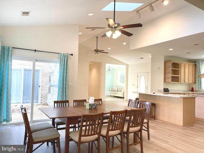 Building Photo - 267 Cedar Ridge Dr