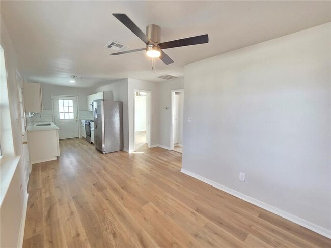 Building Photo - 411 W 4th St