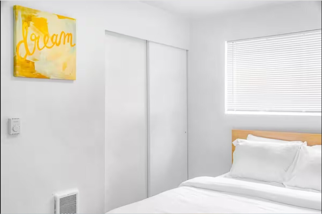 Building Photo - 1803 15th Ave S