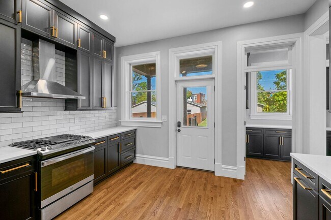 Building Photo - HISTORIC THREE LEVEL 19TH CENTURY THREE LEVEL 4 BED, 3.5 BATH HOME