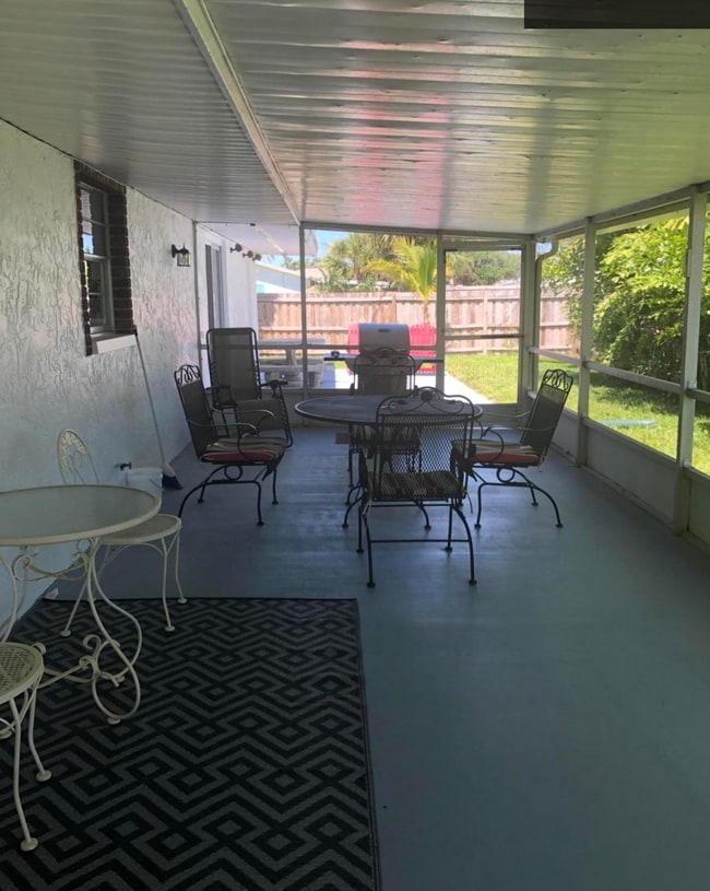 Building Photo - Indialantic 2 Bedroom Home