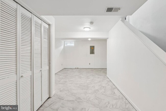 Building Photo - 8277 Crestmont Cir