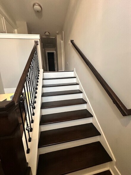 Building Photo - 5524 Bent Grass Way