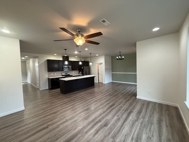 Building Photo - Home in Central Kitsap