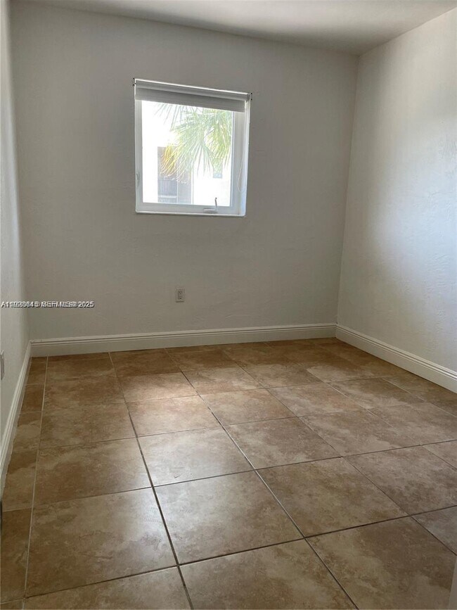 Building Photo - 8607 SW 68th Ct