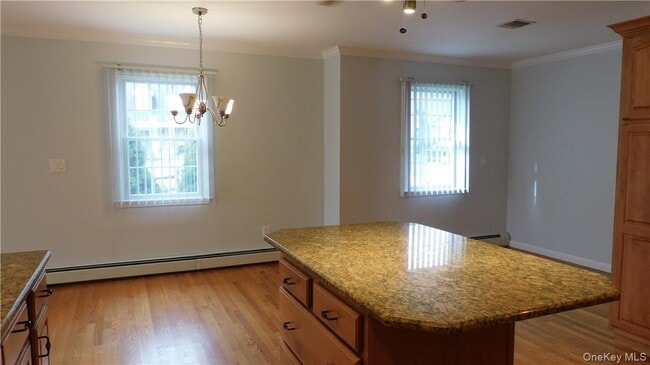 Building Photo - 10 S Nauraushaun Rd