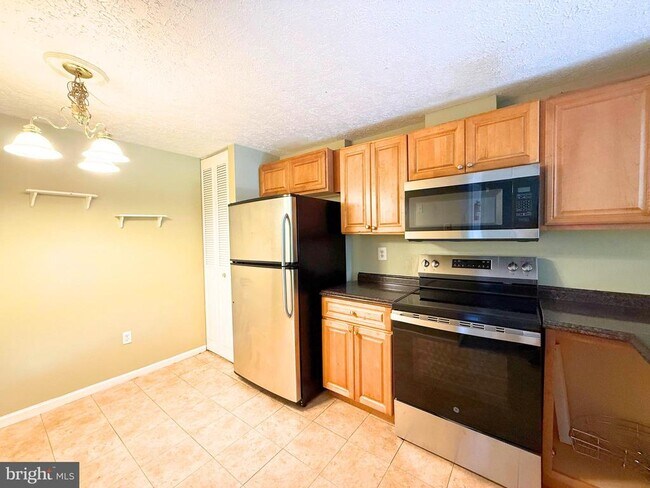 Building Photo - 13331 Demetrias Way
